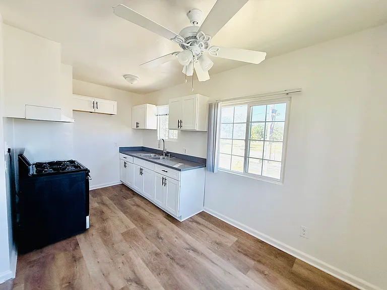 7045 Whitsett Ave #3 — Photo 6