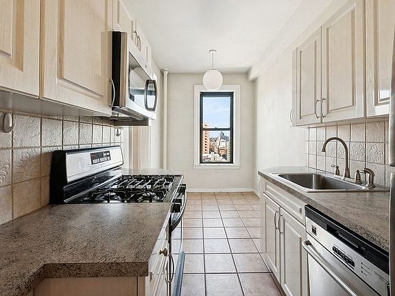 2nd image of 467 Central Park W APT 12C