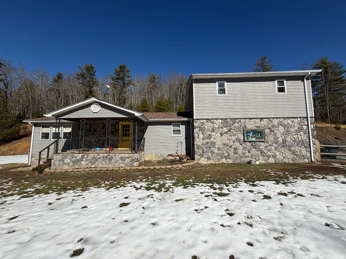 Building Photo - 260 Hoye Rd