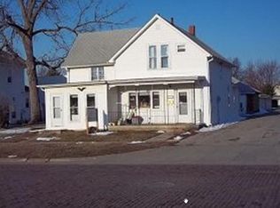 719 Broadway St, Pella, IA 50219