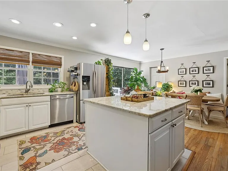 2172 Jonathon Ln NE — Photo 9