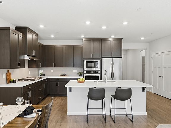 2nd image of 2725 S 6th Way