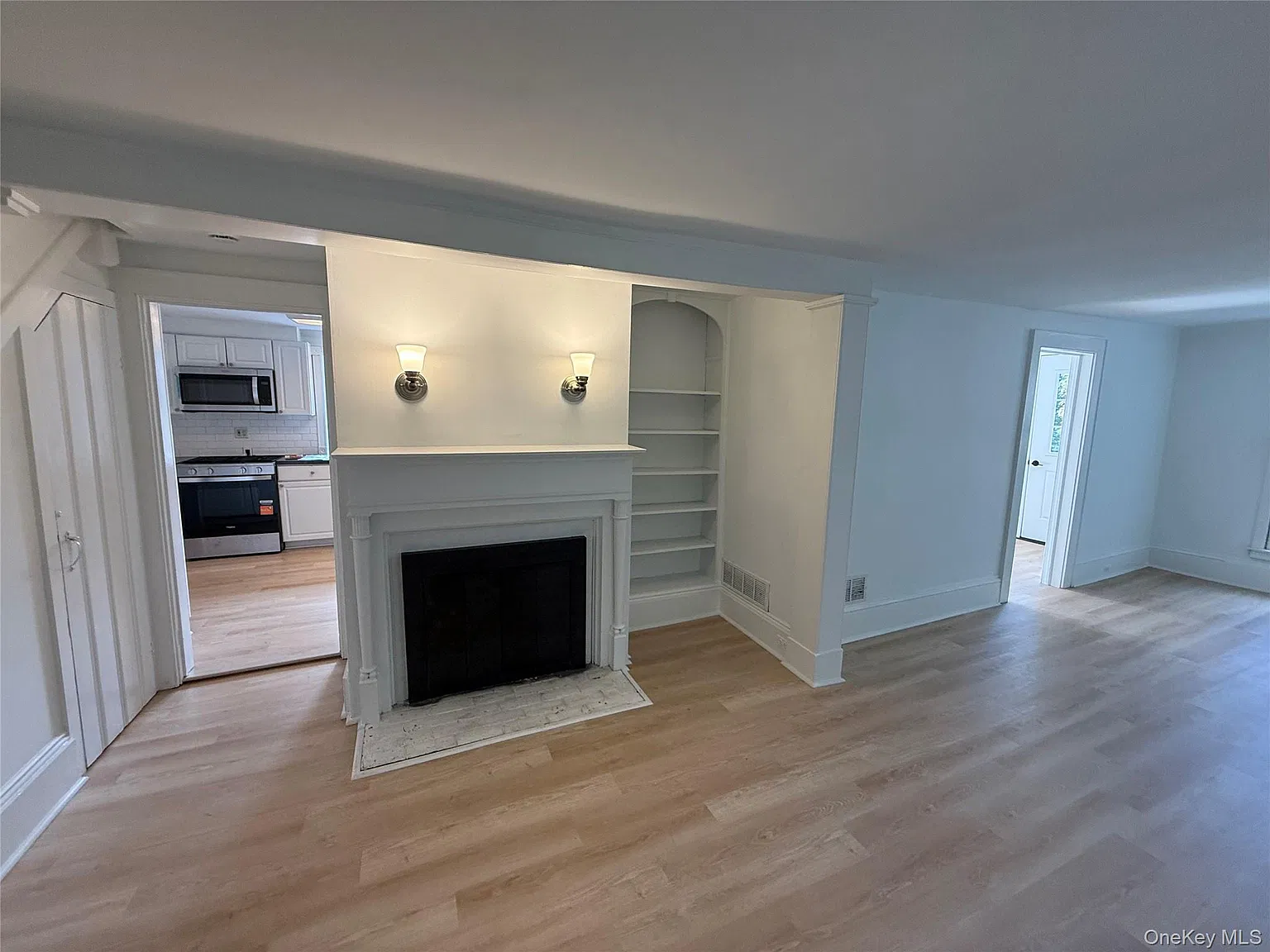 4 bed, 2.5 bath, 1731 sqft, $5,500 — Photo 4