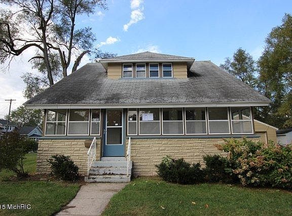 2nd image of 2101 Rowe Ave NE