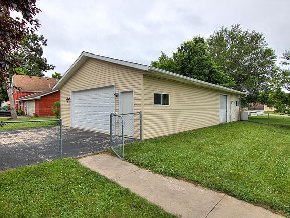4th image of 427 Alleghany Ave