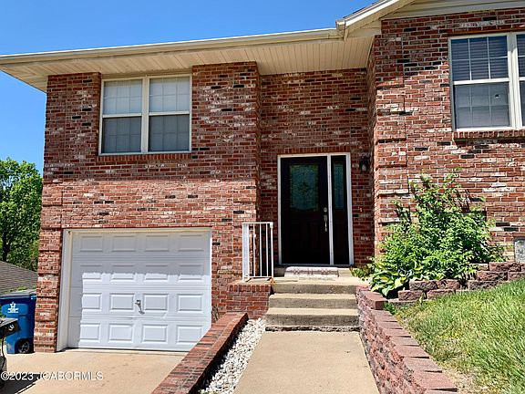 2nd image of 2112 Red Oak Dr #B