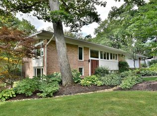 22W785 Red Oak Dr, Glen Ellyn, IL