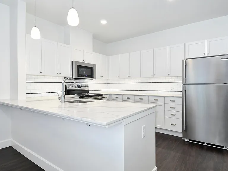 21 Astor — Photo 18