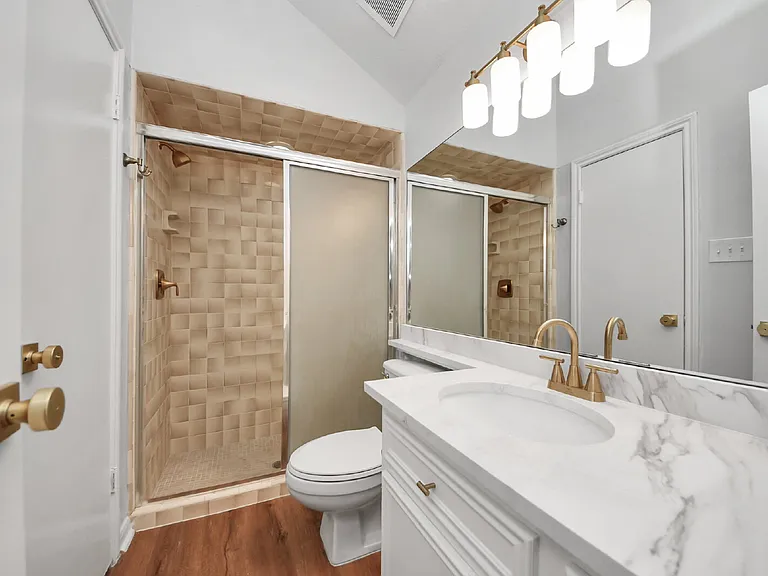 1023 Oyster Bay Dr — Photo 11