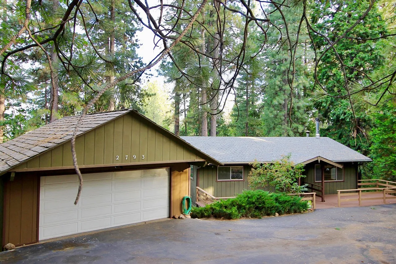 2793 Country Club Dr photo 1
