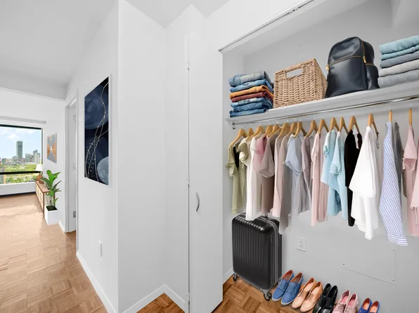 420 East 61st Street image 7 of 17