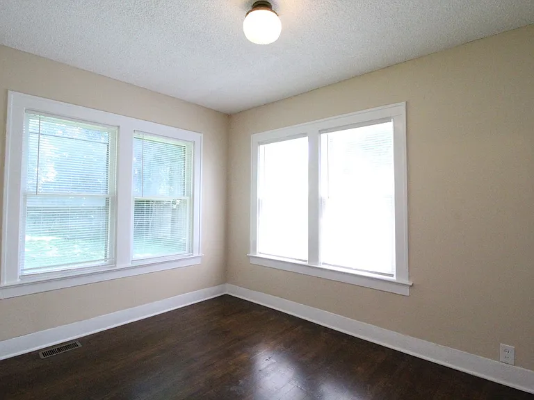 1412 W 51st Street — Photo 12