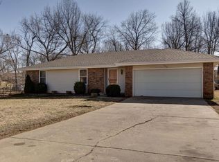 954 E Redbud Ln, Springfield, MO 65803