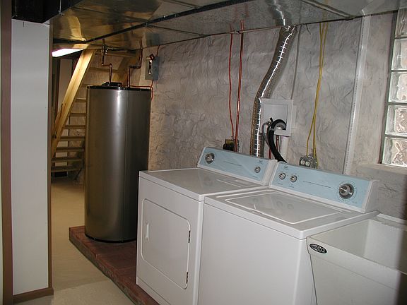 Lower unit laundry