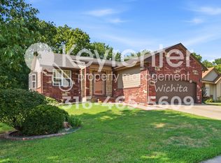 827 S Sunset Cir, Andover, KS 67002
