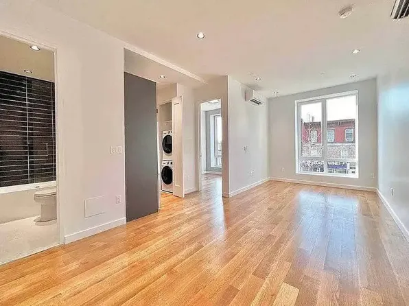 687 1/2 5th Ave #2A, Brooklyn, NY 11215