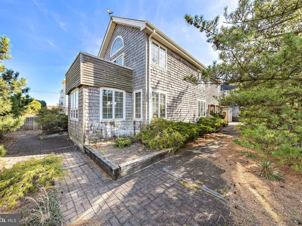 200 E 26th St, Brant Beach, NJ 08008
