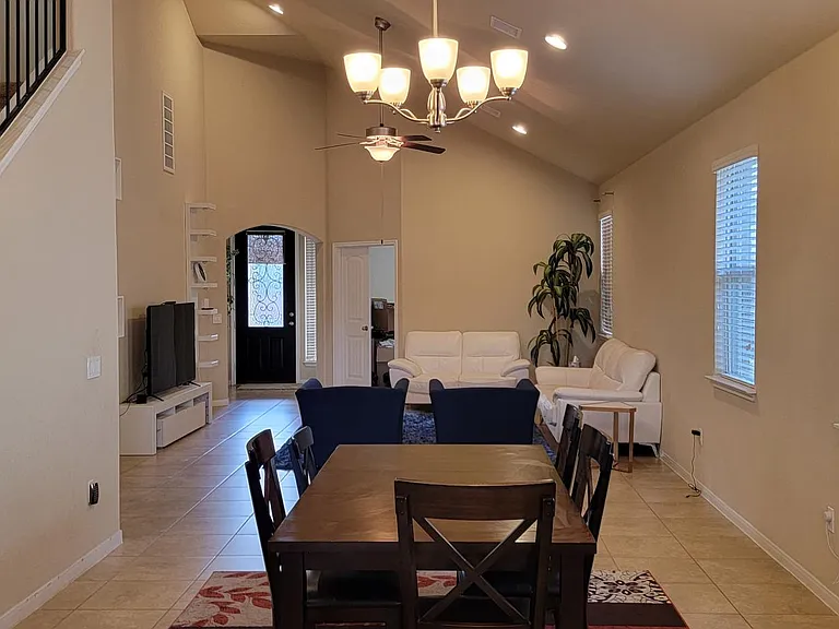 2416 Lyla Ln — Photo 5