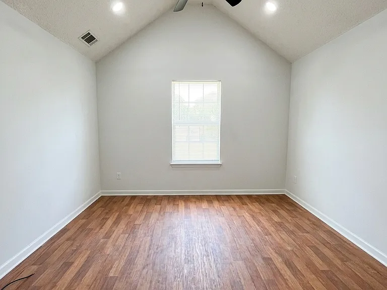 5420 Sapphire Cir — Photo 13