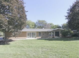 825 Locust Dr, Dundee, IL 60118