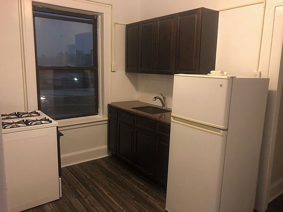 5th image of 2145 28th St APT A3