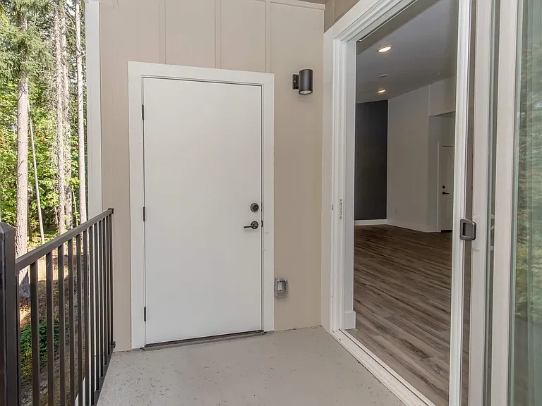 Lakeview Apartments — Photo 56