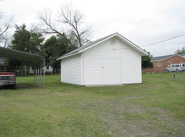 2nd image of 1916 Watkins St
