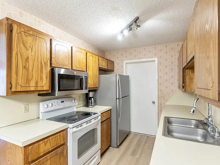 4074 Russell Ave — Photo 6
