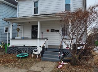 1027 Adams St, Coshocton, OH