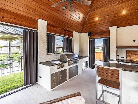 3rd image of 338 Tulip Dr