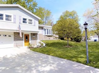 8808 Beechnut Rd, Hickory Hills, IL 60457