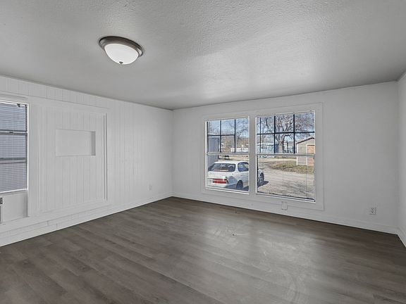 4th image of 2715 Woodlawn Blvd #10