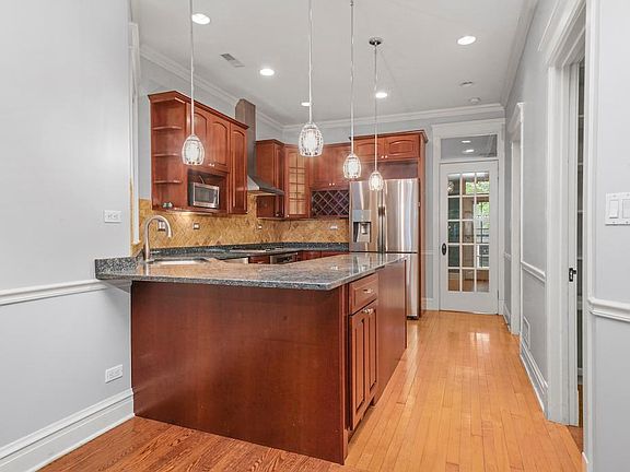 2nd image of 2044 N Sheffield Ave #2