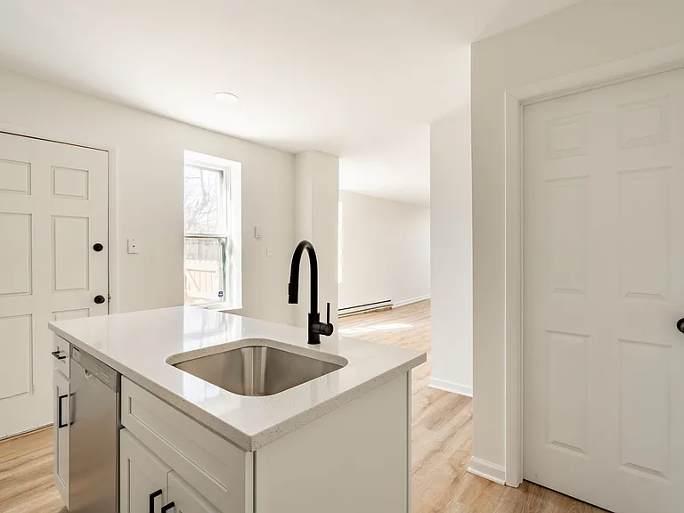 315 Kelker St — Photo 4