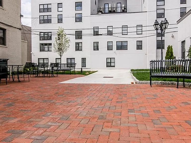 96 Dupont St #4L — Photo 18