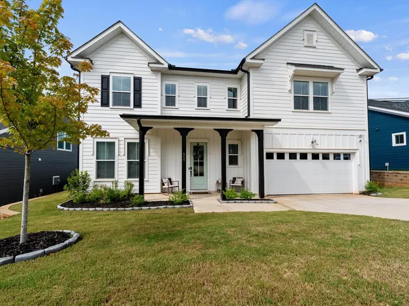 904 Novelty Dr, Greer, SC 29651