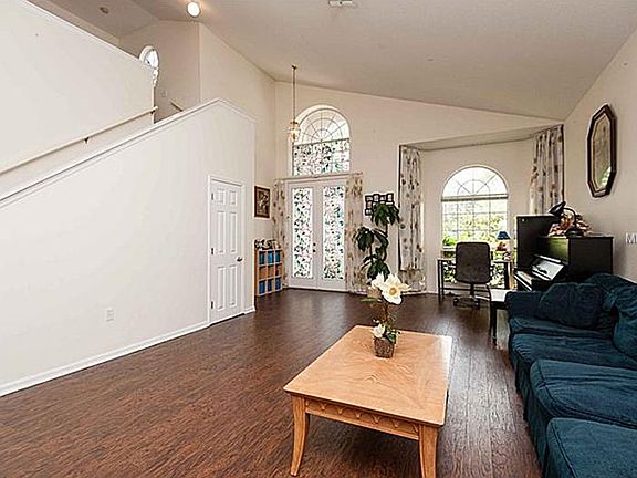 4th image of 276 Easton Cir