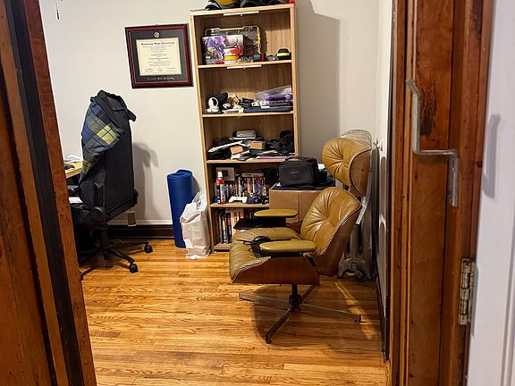 4th image of 3056 W Lyndale St #1