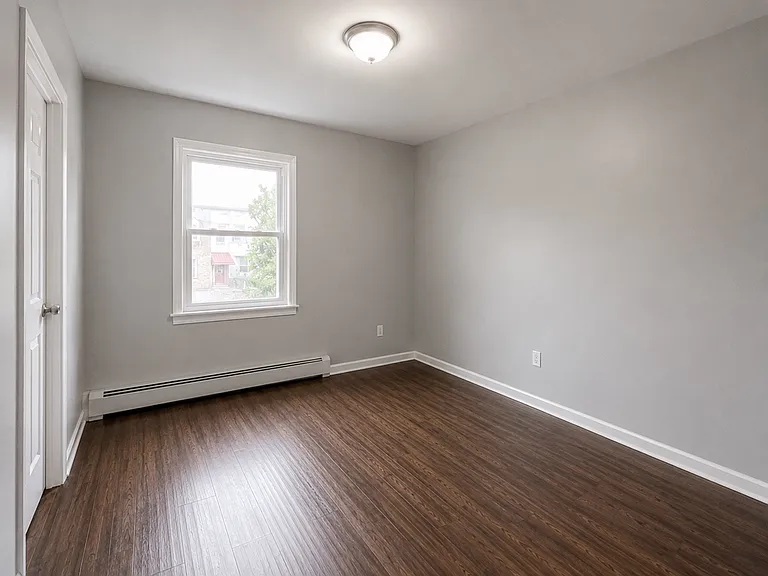 2929 Hering Ave #1 — Photo 3