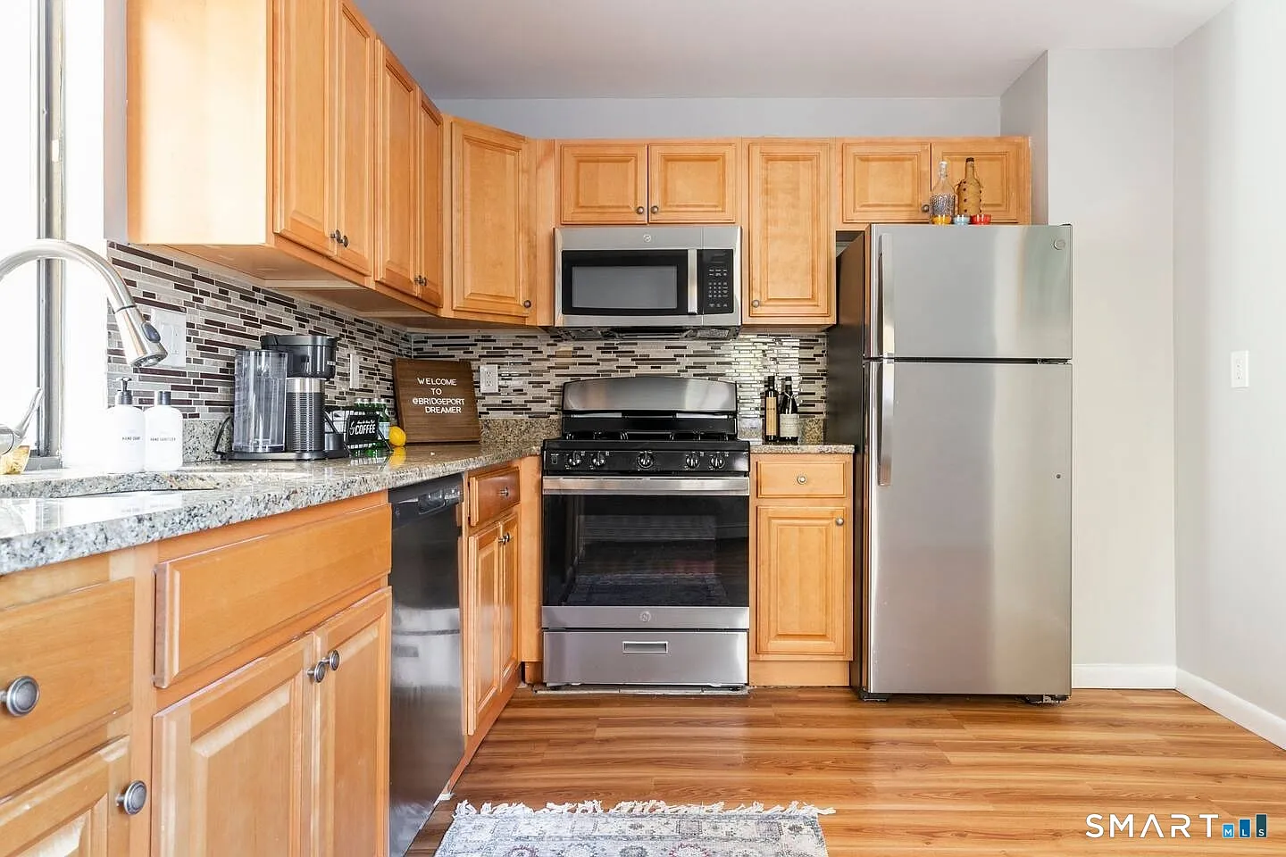 3 bed, 2.0 bath, 1138 sqft, $2,800 — Photo 2