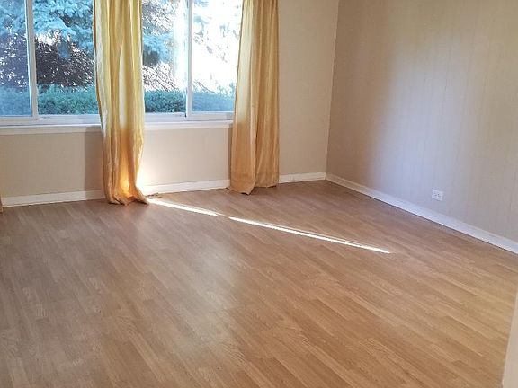 4th image of 9220 S Sproat Ave