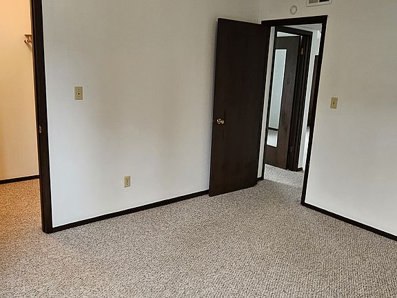 5th image of 1240 Meadow Ln
