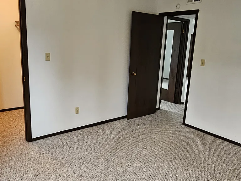 1240 Meadow Ln — Photo 5