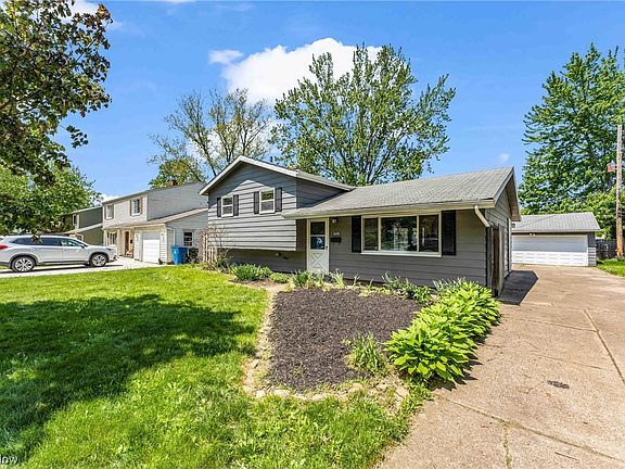 2nd image of 24174 Fairlawn Dr