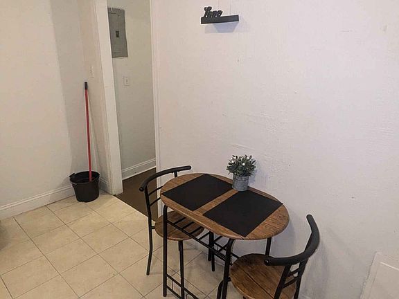 5th image of 1888 Marloes Ave #1