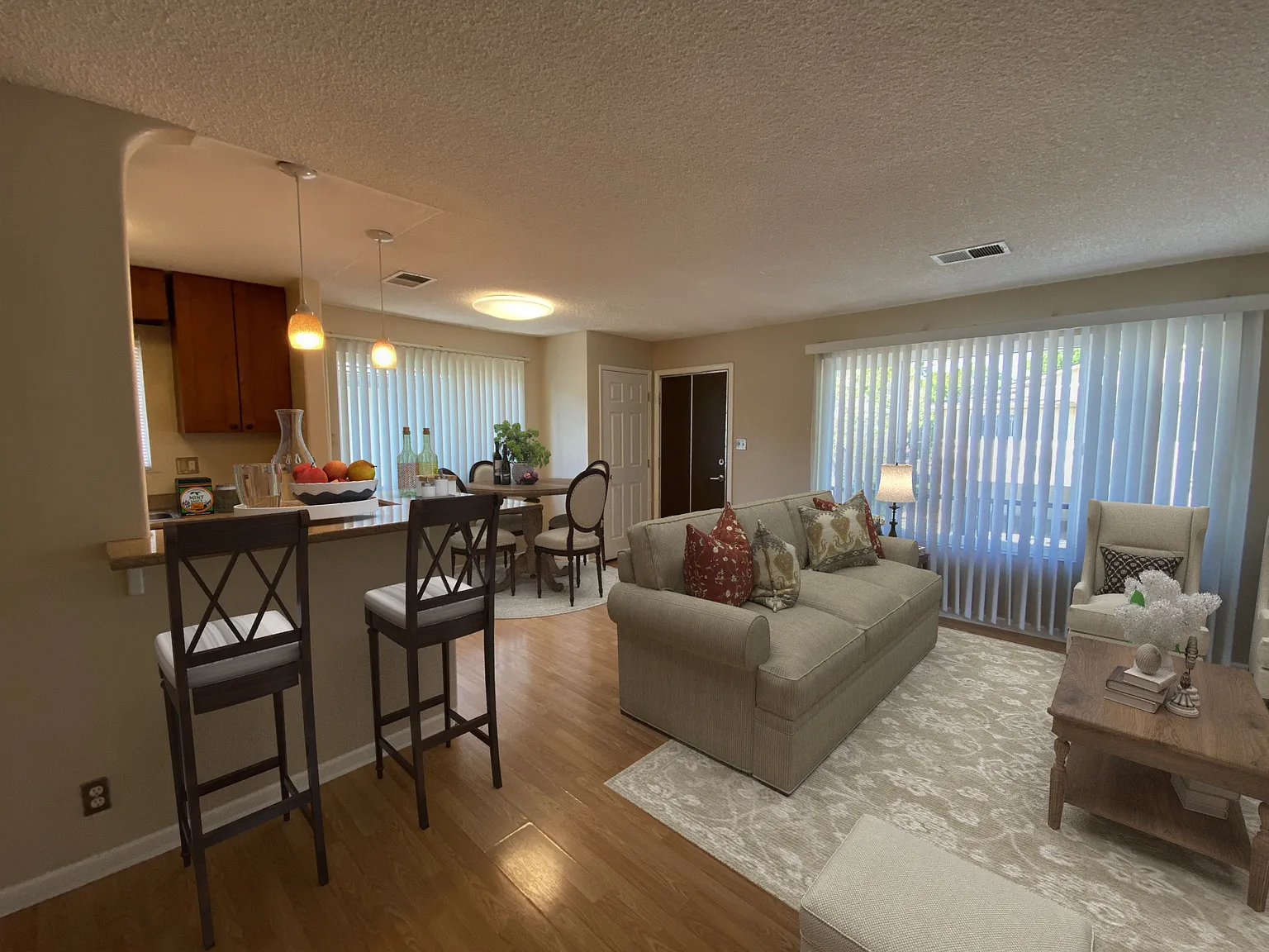 2 bed, 925 sqft, $1,750 — Photo 4