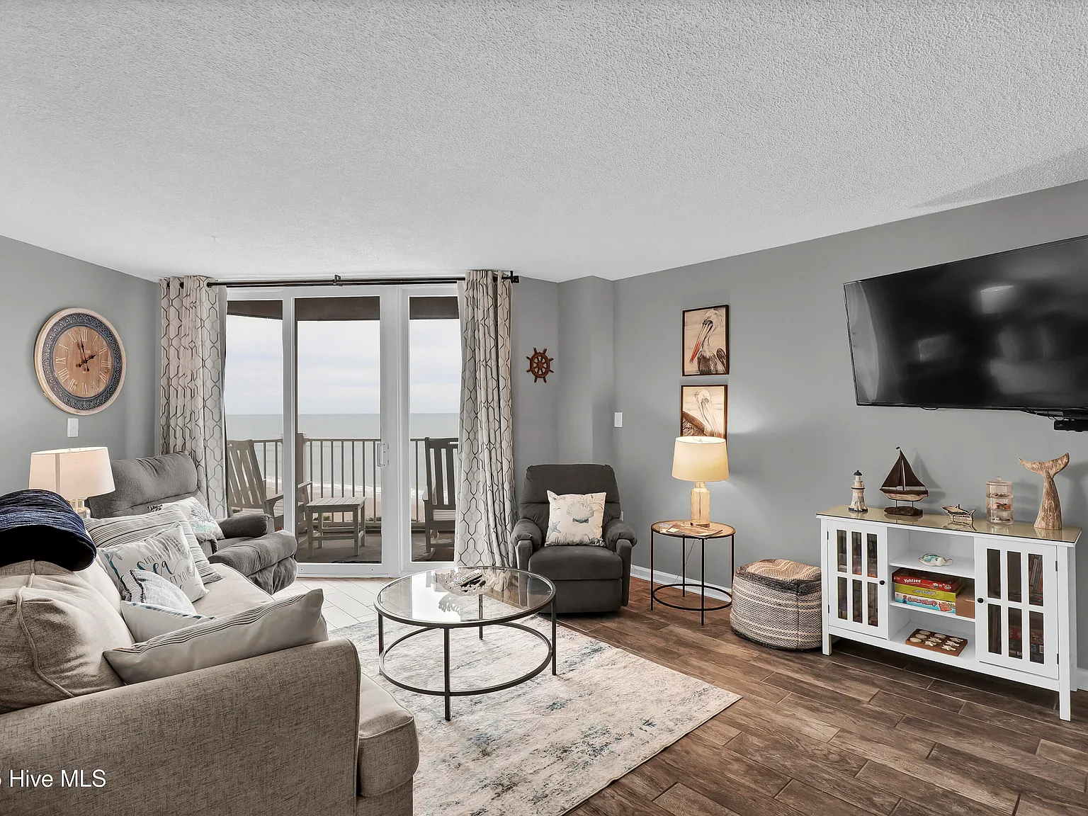 2 bed, 2.0 bath, 1010 sqft, $1,600 — Photo 1