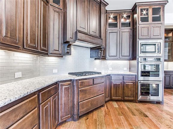 5th image of 820 Clear Fork Dr