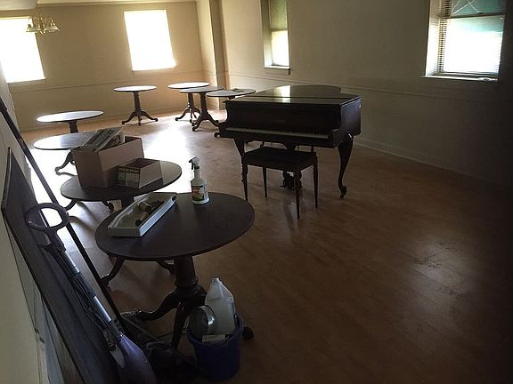 3rd image of 417 Clay Ave