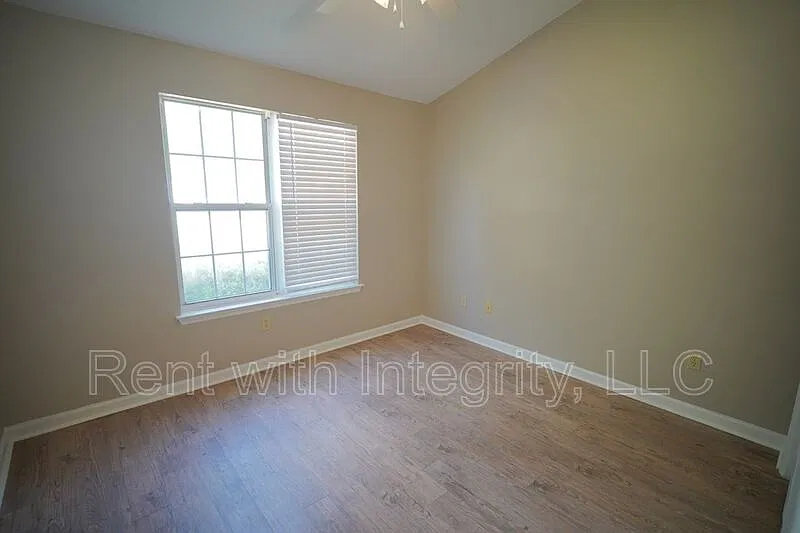 3 bed, 3.0 bath, 1336 sqft, $1,425 — Photo 4